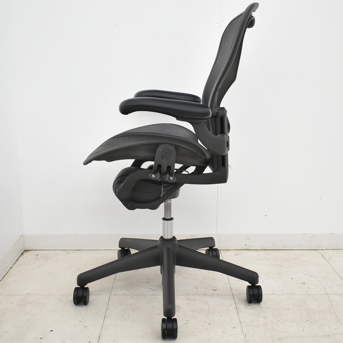 【中古】ハーマンミラー　アーロンチェア　Bサイズ　フル装備　ランバーサポート　2025112008【中古オフィス家具】