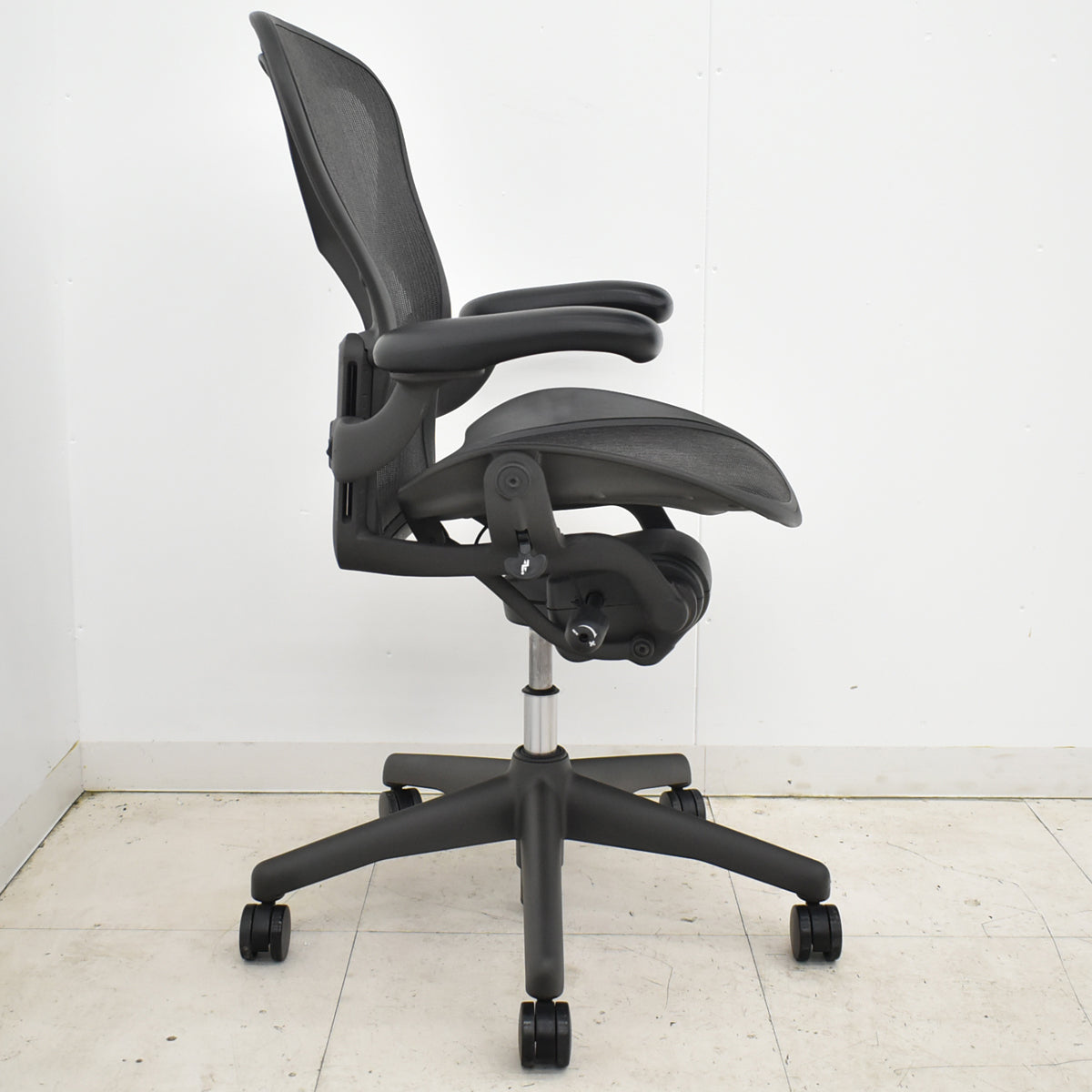 【中古】ハーマンミラー　アーロンチェア　Bサイズ　フル装備　ランバーサポート　2025112008【中古オフィス家具】