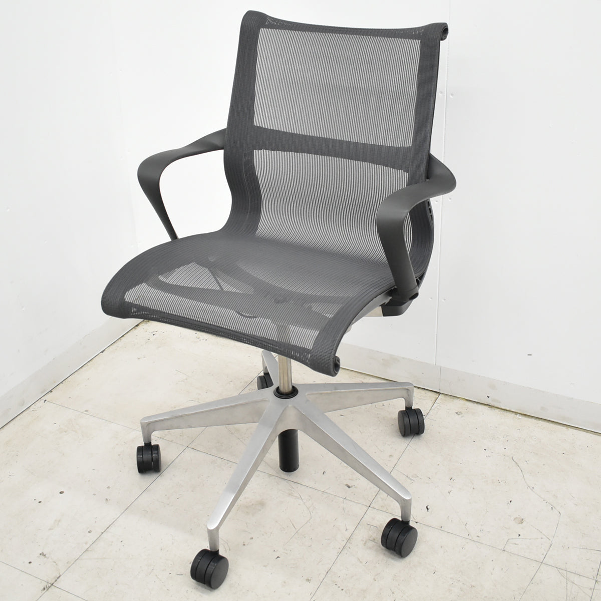 【中古】ハーマン・ミラー　セトゥチェア　マルチパーパスチェア　固定肘　2025112009【中古オフィス家具】