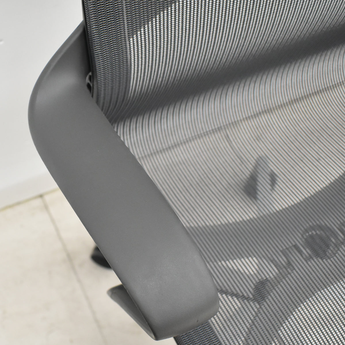 【中古】ハーマン・ミラー　セトゥチェア　マルチパーパスチェア　固定肘　2025112009【中古オフィス家具】