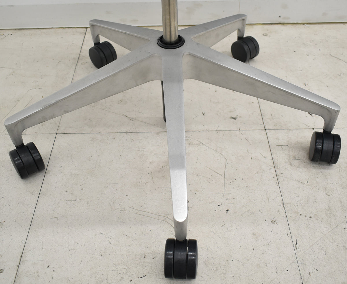 【中古】ハーマン・ミラー　セトゥチェア　マルチパーパスチェア　固定肘　2025112009【中古オフィス家具】