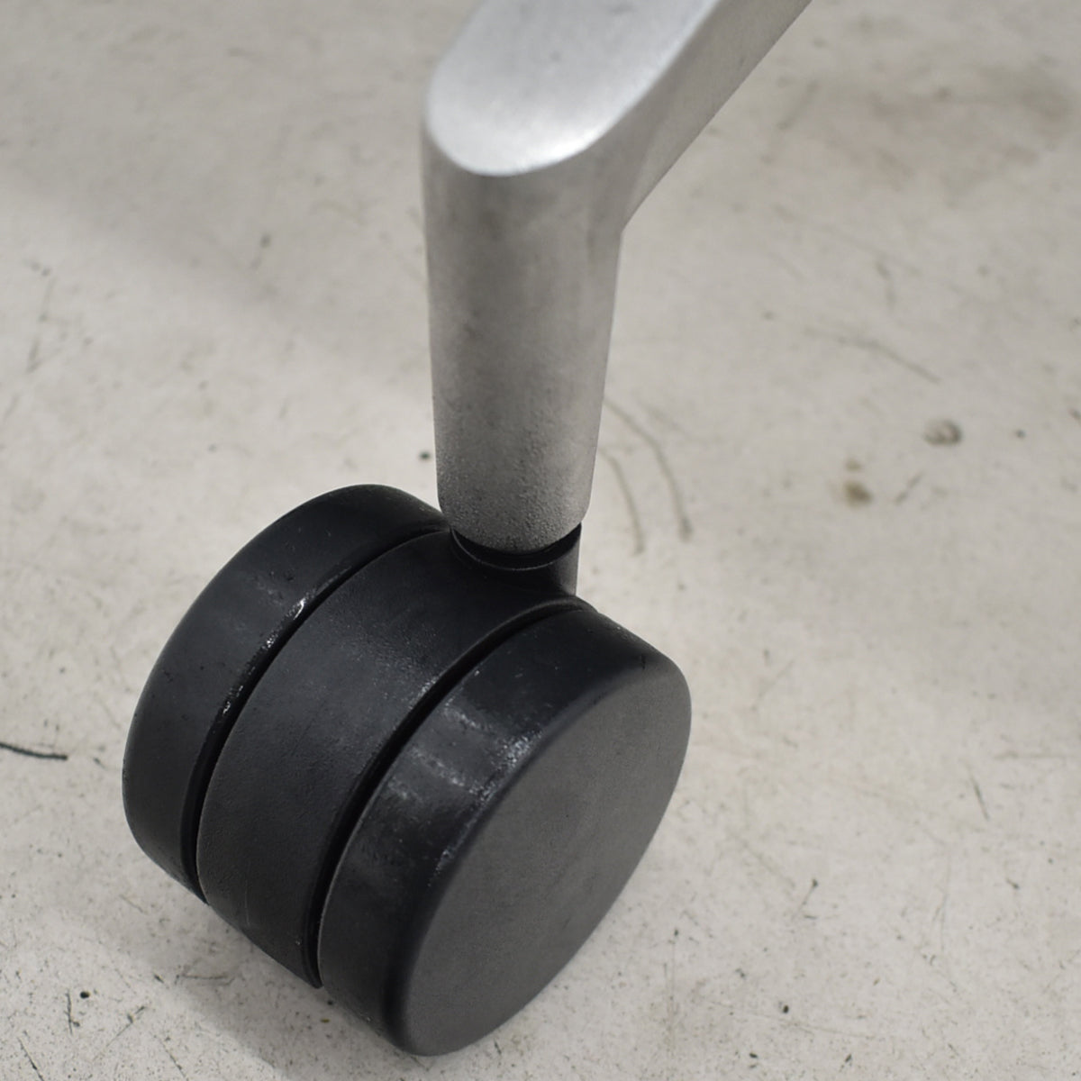 【中古】ハーマン・ミラー　セトゥチェア　マルチパーパスチェア　固定肘　2025112009【中古オフィス家具】