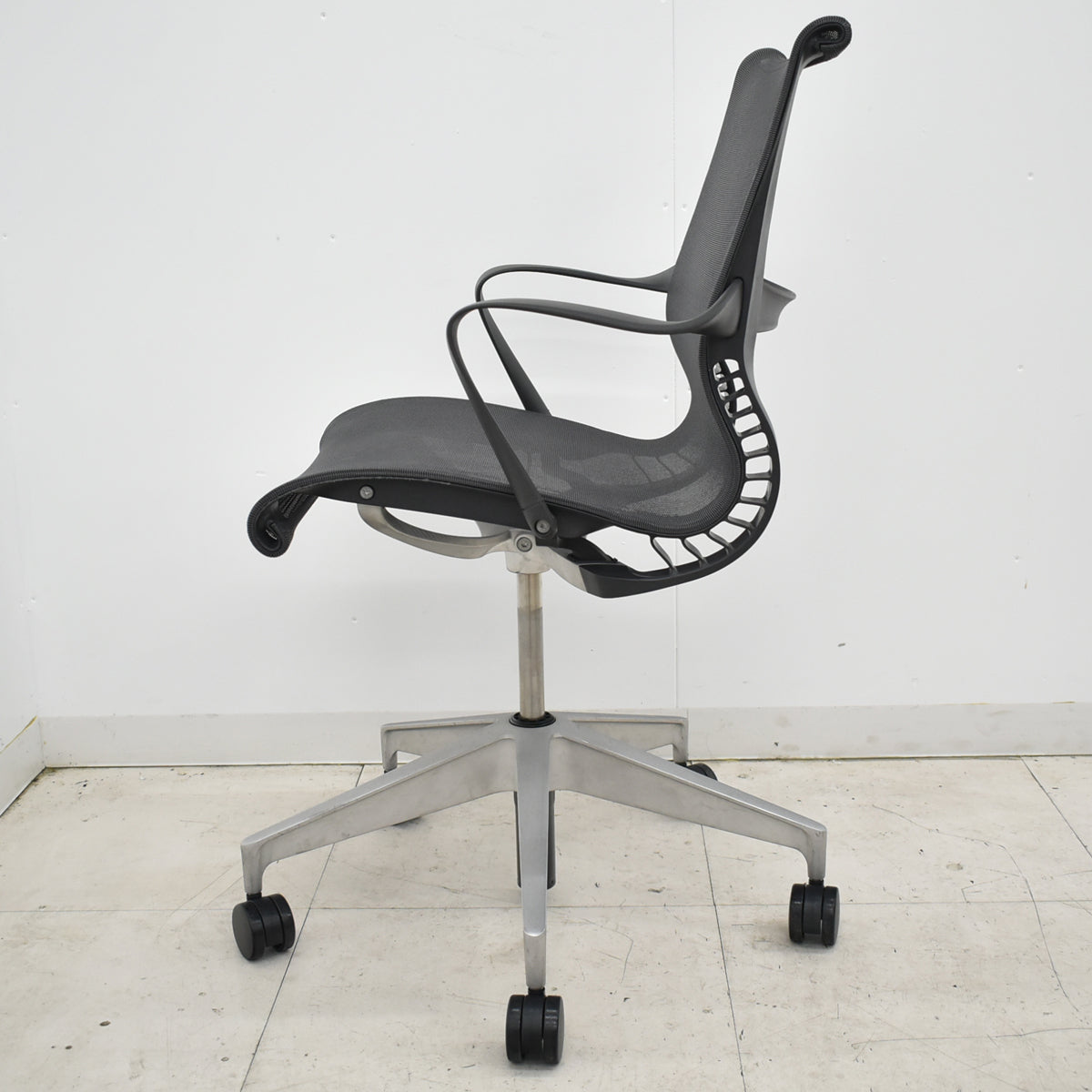 【中古】ハーマン・ミラー　セトゥチェア　マルチパーパスチェア　固定肘　2025112009【中古オフィス家具】