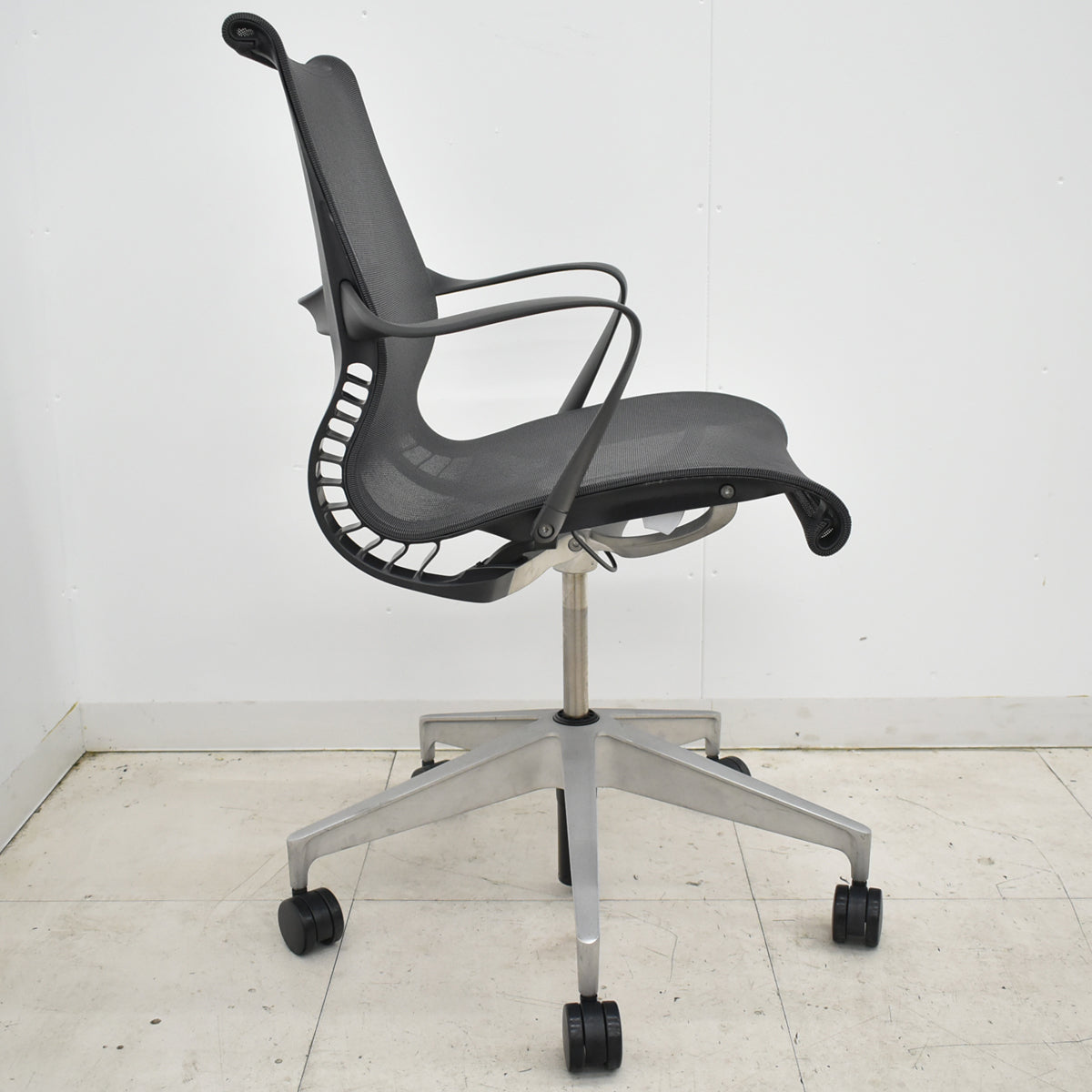【中古】ハーマン・ミラー　セトゥチェア　マルチパーパスチェア　固定肘　2025112009【中古オフィス家具】