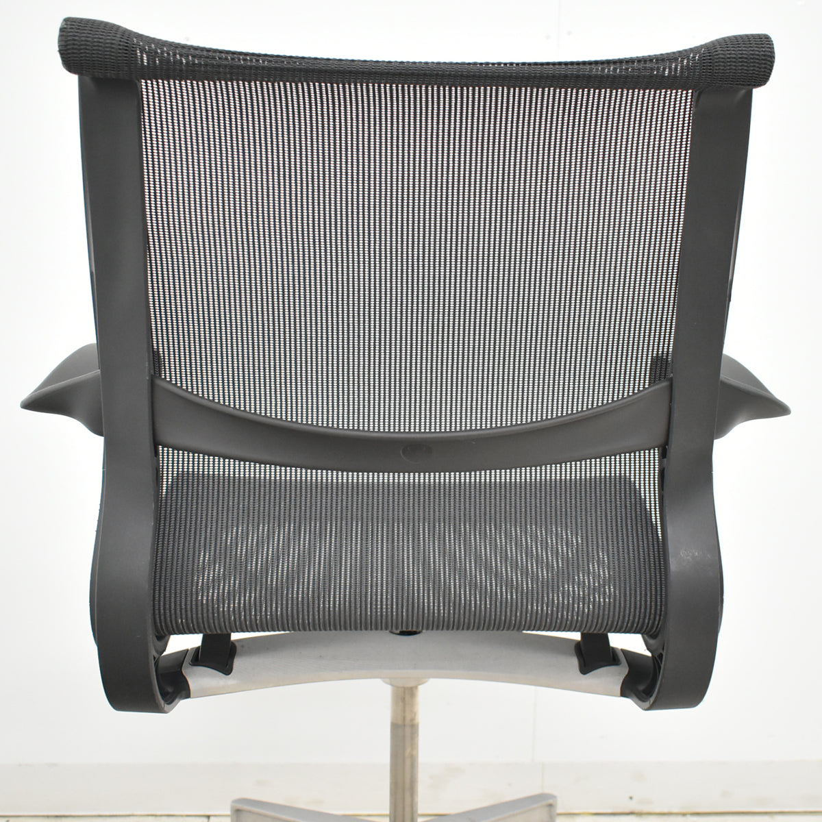 【中古】ハーマン・ミラー　セトゥチェア　マルチパーパスチェア　固定肘　2025112009【中古オフィス家具】