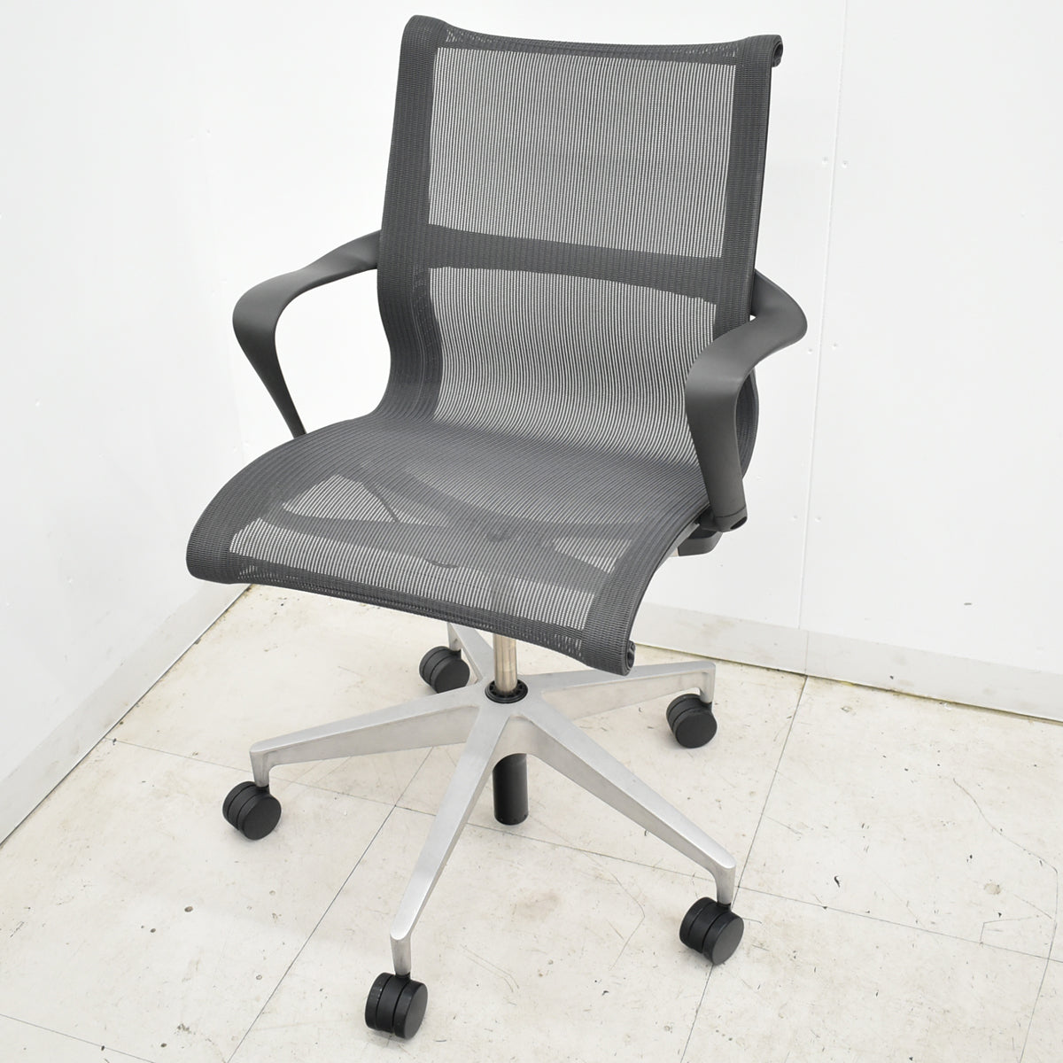 【中古】ハーマン・ミラー　セトゥチェア　マルチパーパスチェア　固定肘　2025112201【中古オフィス家具】