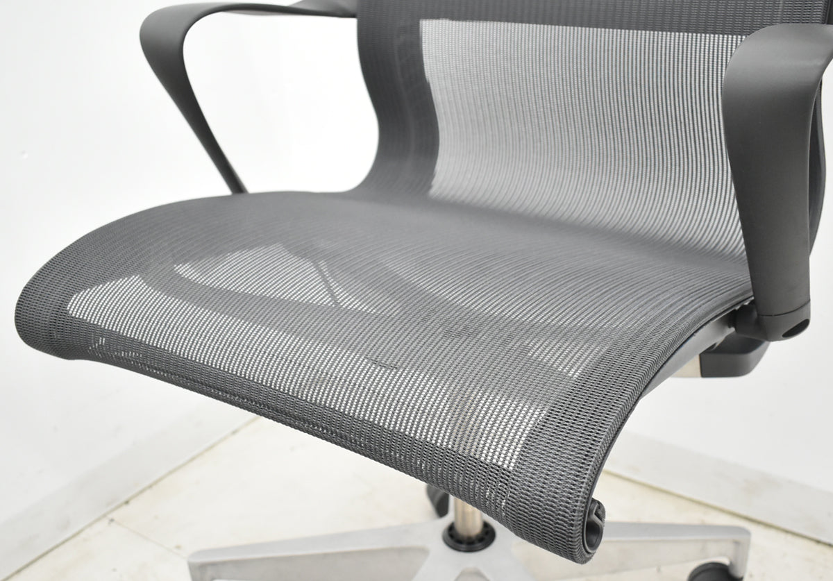 【中古】ハーマン・ミラー　セトゥチェア　マルチパーパスチェア　固定肘　2025112201【中古オフィス家具】