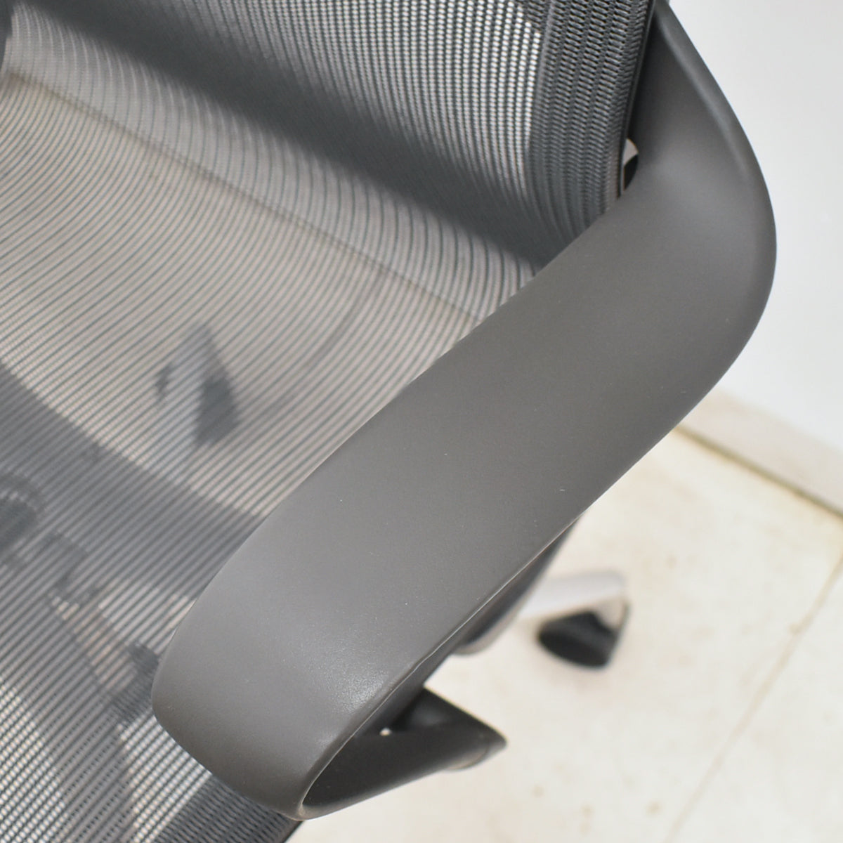 【中古】ハーマン・ミラー　セトゥチェア　マルチパーパスチェア　固定肘　2025112201【中古オフィス家具】