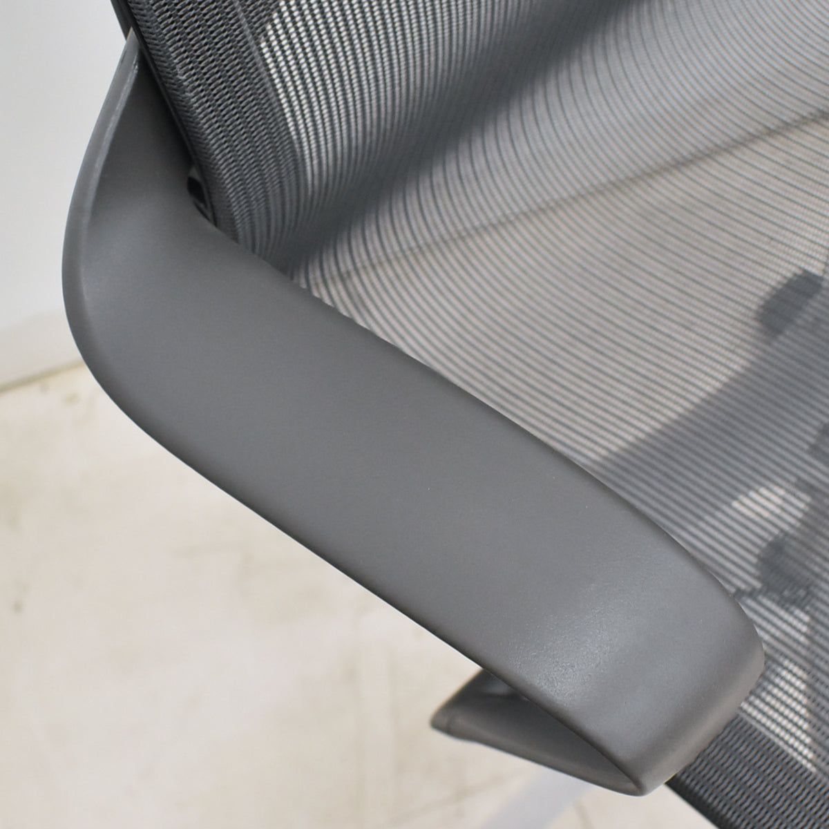 【中古】ハーマン・ミラー　セトゥチェア　マルチパーパスチェア　固定肘　2025112201【中古オフィス家具】