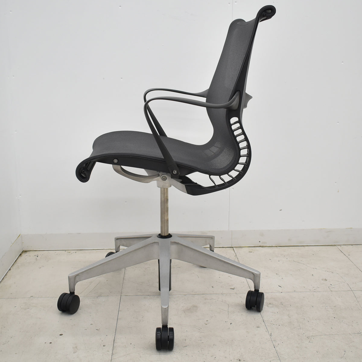 【中古】ハーマン・ミラー　セトゥチェア　マルチパーパスチェア　固定肘　2025112201【中古オフィス家具】