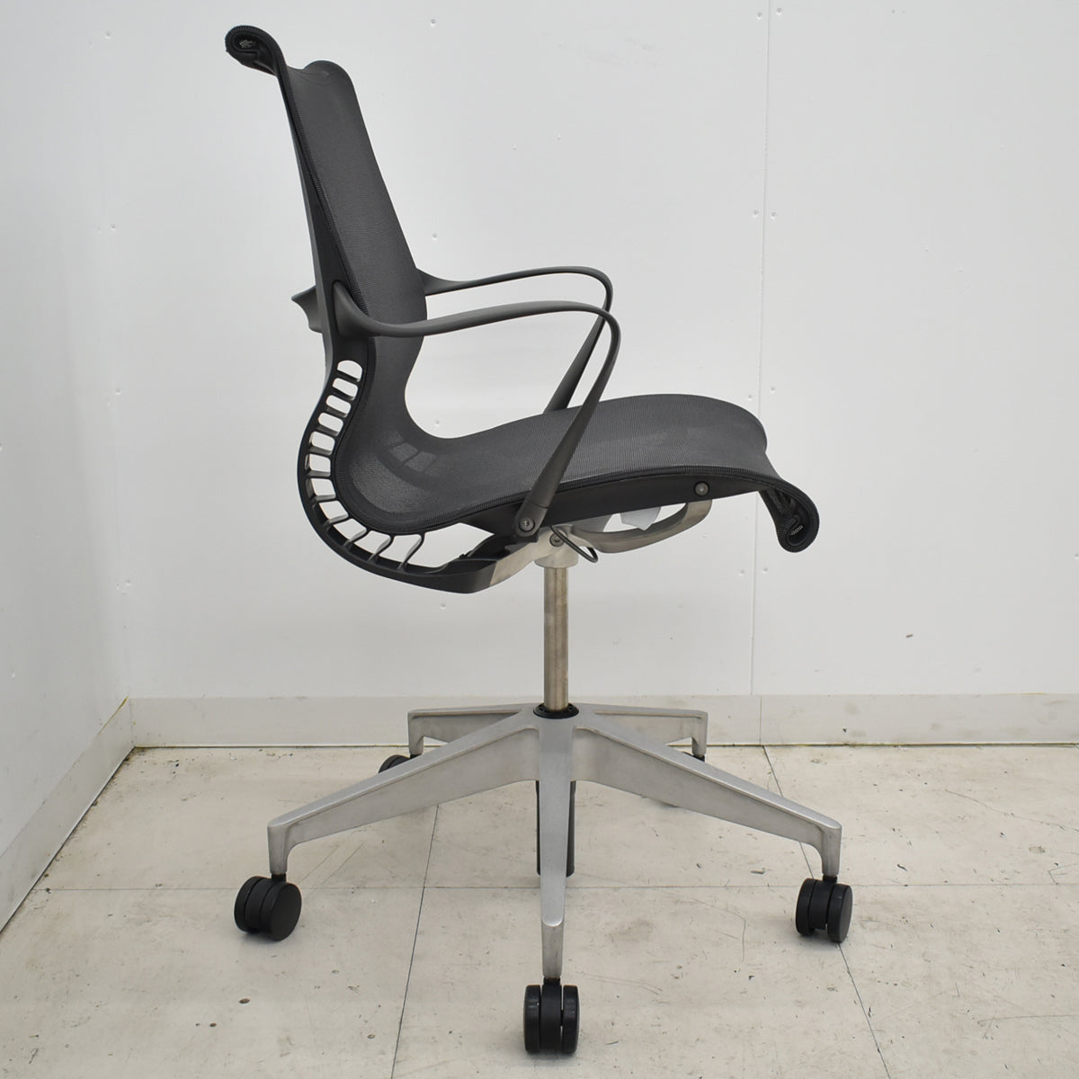 【中古】ハーマン・ミラー　セトゥチェア　マルチパーパスチェア　固定肘　2025112201【中古オフィス家具】