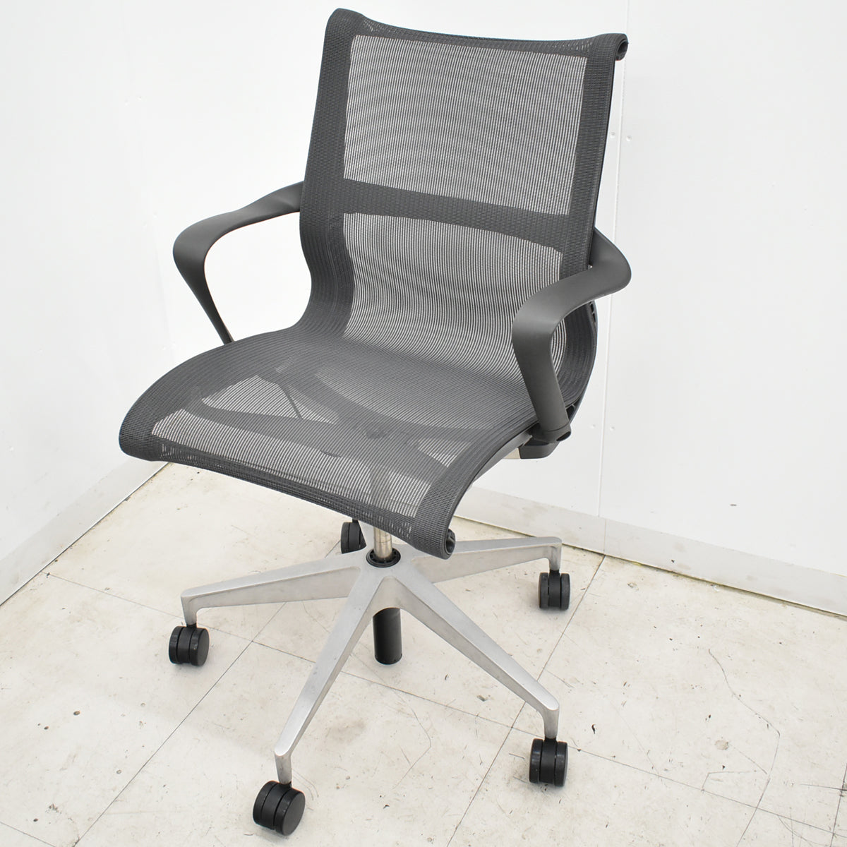 【中古】ハーマン・ミラー　セトゥチェア　マルチパーパスチェア　固定肘　2025112202【中古オフィス家具】