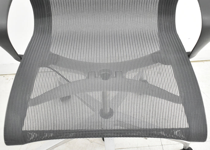 【中古】ハーマン・ミラー　セトゥチェア　マルチパーパスチェア　固定肘　2025112202【中古オフィス家具】