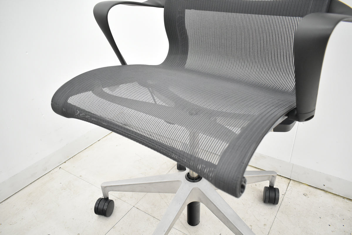 【中古】ハーマン・ミラー　セトゥチェア　マルチパーパスチェア　固定肘　2025112202【中古オフィス家具】