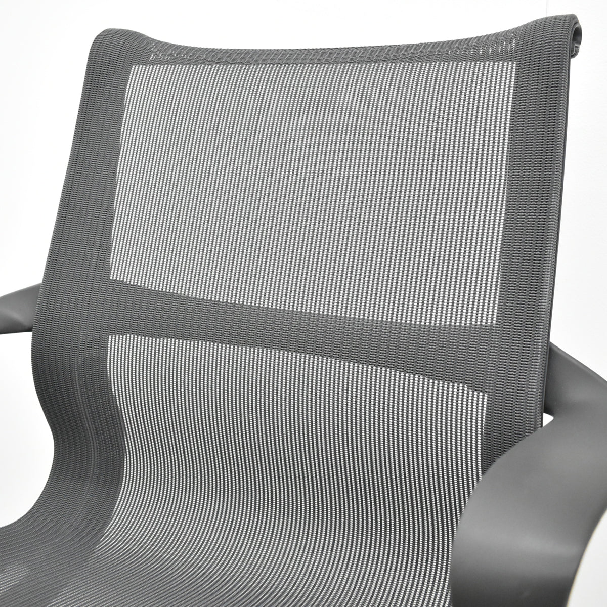 【中古】ハーマン・ミラー　セトゥチェア　マルチパーパスチェア　固定肘　2025112202【中古オフィス家具】