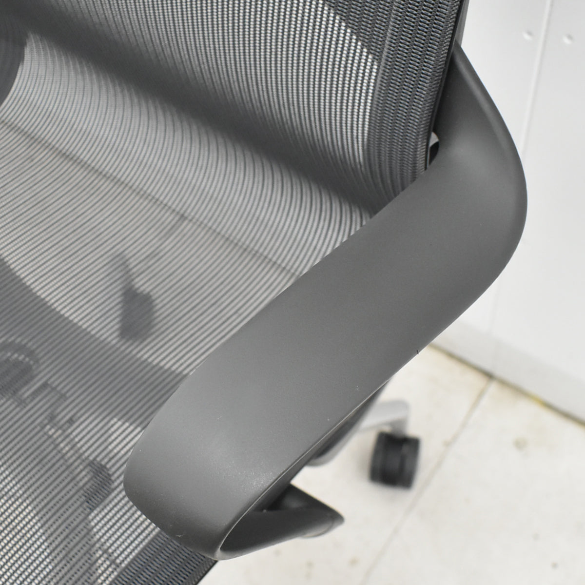 【中古】ハーマン・ミラー　セトゥチェア　マルチパーパスチェア　固定肘　2025112202【中古オフィス家具】