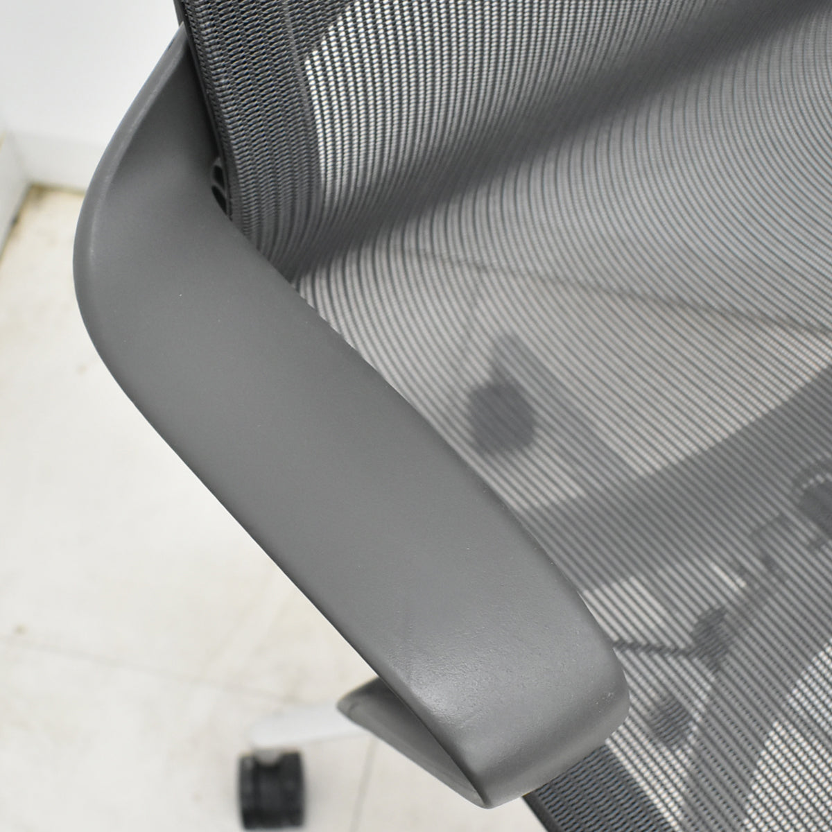 【中古】ハーマン・ミラー　セトゥチェア　マルチパーパスチェア　固定肘　2025112202【中古オフィス家具】