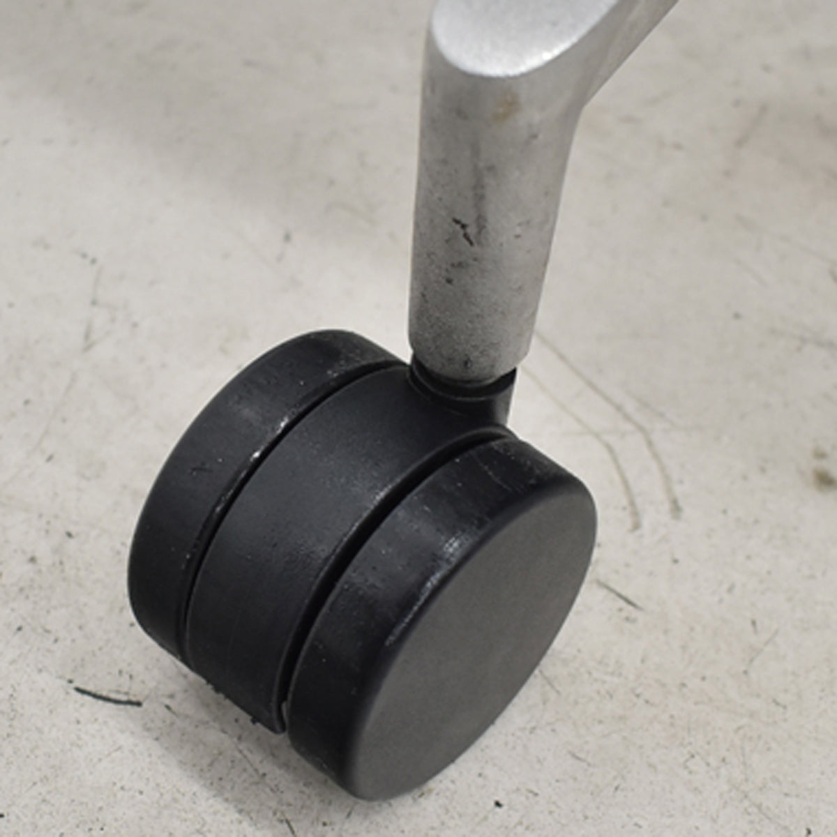 【中古】ハーマン・ミラー　セトゥチェア　マルチパーパスチェア　固定肘　2025112202【中古オフィス家具】