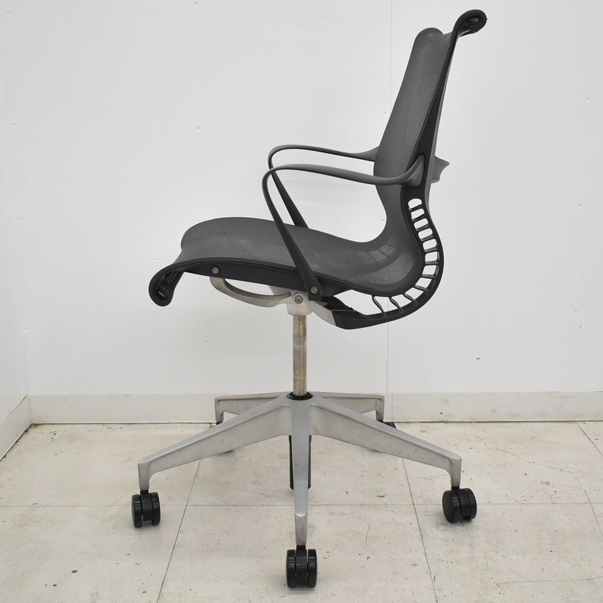 【中古】ハーマン・ミラー　セトゥチェア　マルチパーパスチェア　固定肘　2025112202【中古オフィス家具】
