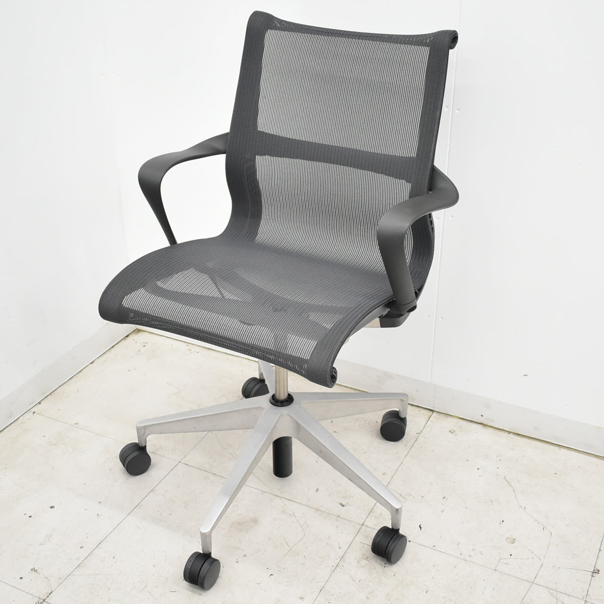 【中古】ハーマン・ミラー　セトゥチェア　マルチパーパスチェア　固定肘　2025112203【中古オフィス家具】