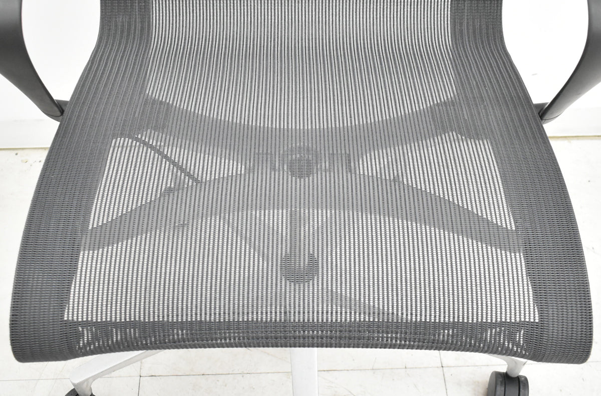 【中古】ハーマン・ミラー　セトゥチェア　マルチパーパスチェア　固定肘　2025112203【中古オフィス家具】