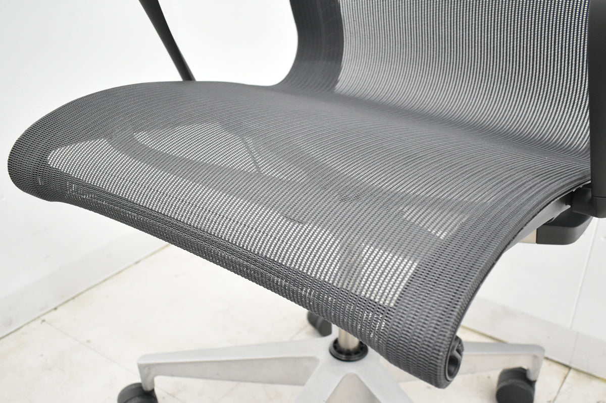 【中古】ハーマン・ミラー　セトゥチェア　マルチパーパスチェア　固定肘　2025112203【中古オフィス家具】