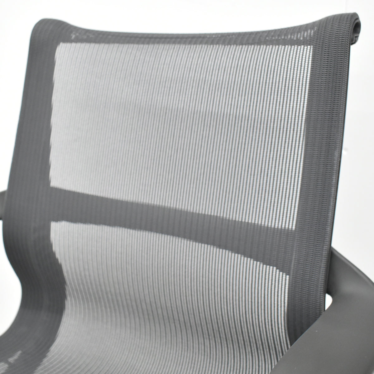 【中古】ハーマン・ミラー　セトゥチェア　マルチパーパスチェア　固定肘　2025112203【中古オフィス家具】