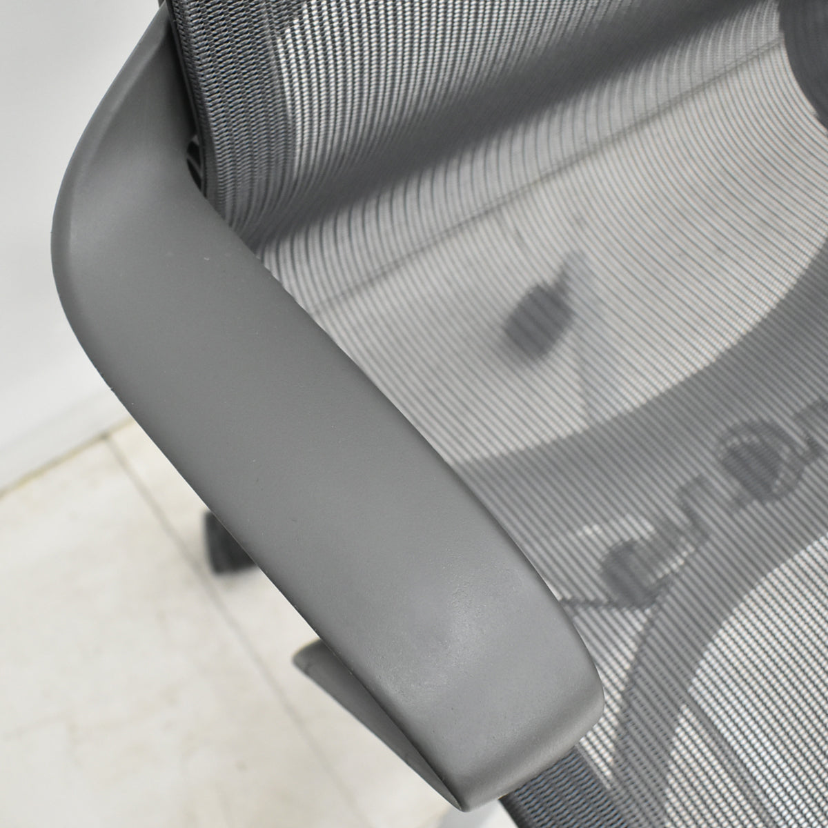 【中古】ハーマン・ミラー　セトゥチェア　マルチパーパスチェア　固定肘　2025112203【中古オフィス家具】