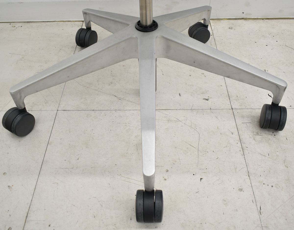 【中古】ハーマン・ミラー　セトゥチェア　マルチパーパスチェア　固定肘　2025112203【中古オフィス家具】