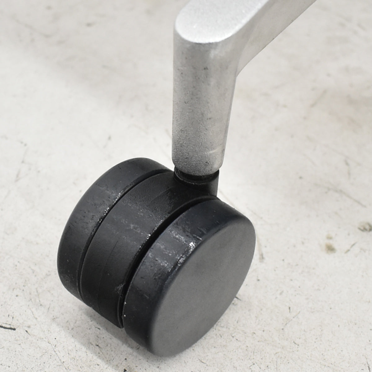 【中古】ハーマン・ミラー　セトゥチェア　マルチパーパスチェア　固定肘　2025112203【中古オフィス家具】