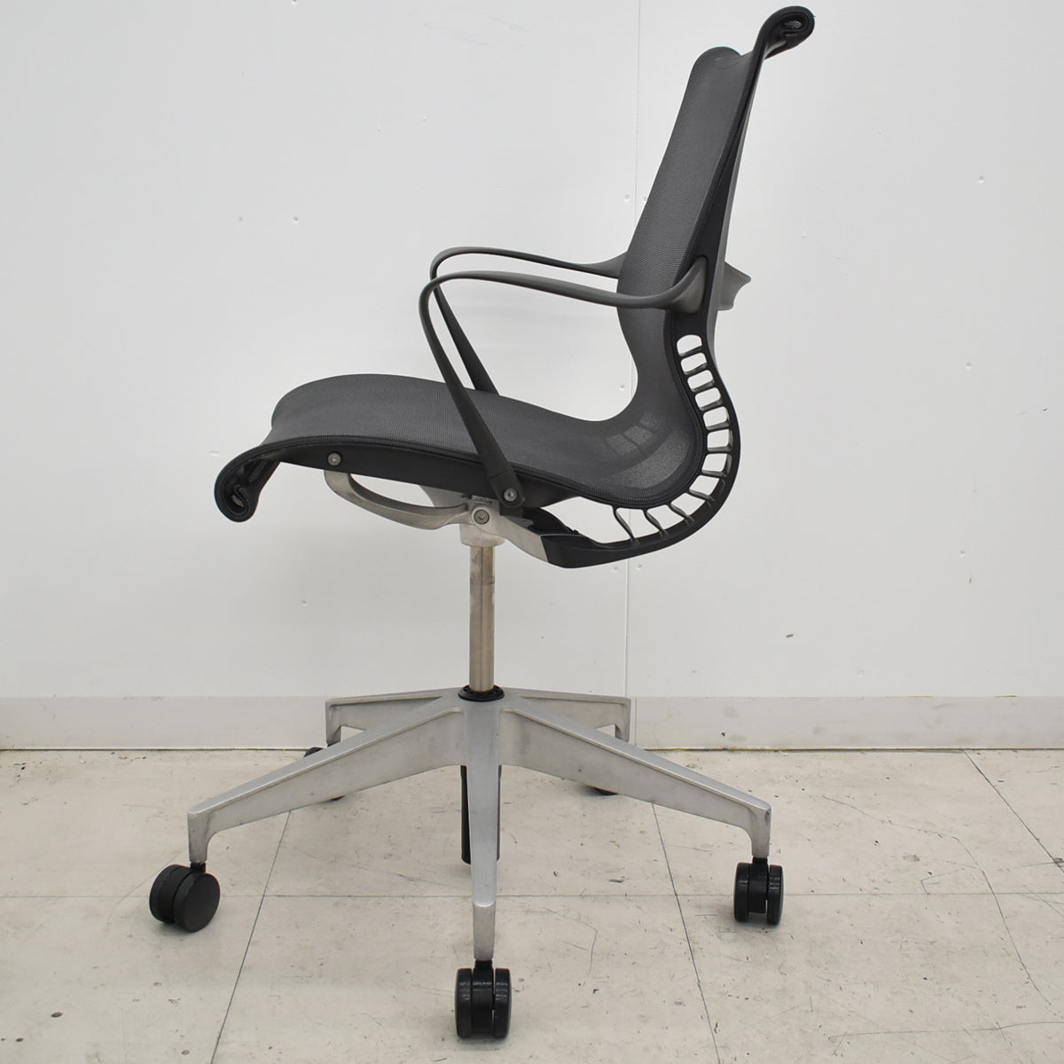【中古】ハーマン・ミラー　セトゥチェア　マルチパーパスチェア　固定肘　2025112203【中古オフィス家具】