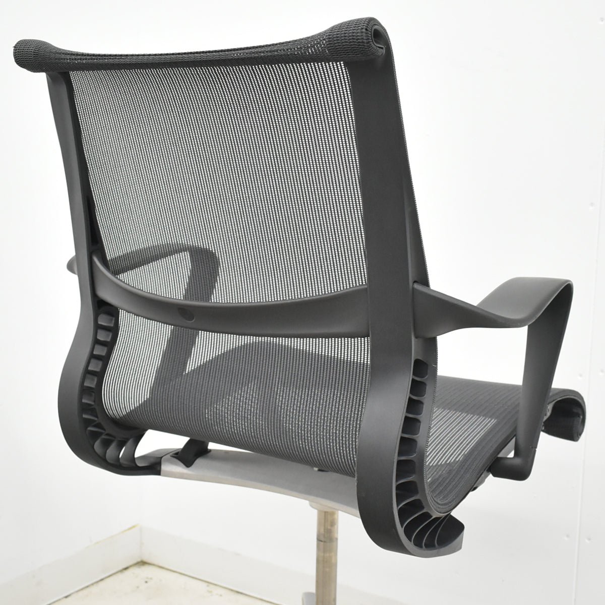 【中古】ハーマン・ミラー　セトゥチェア　マルチパーパスチェア　固定肘　2025112203【中古オフィス家具】