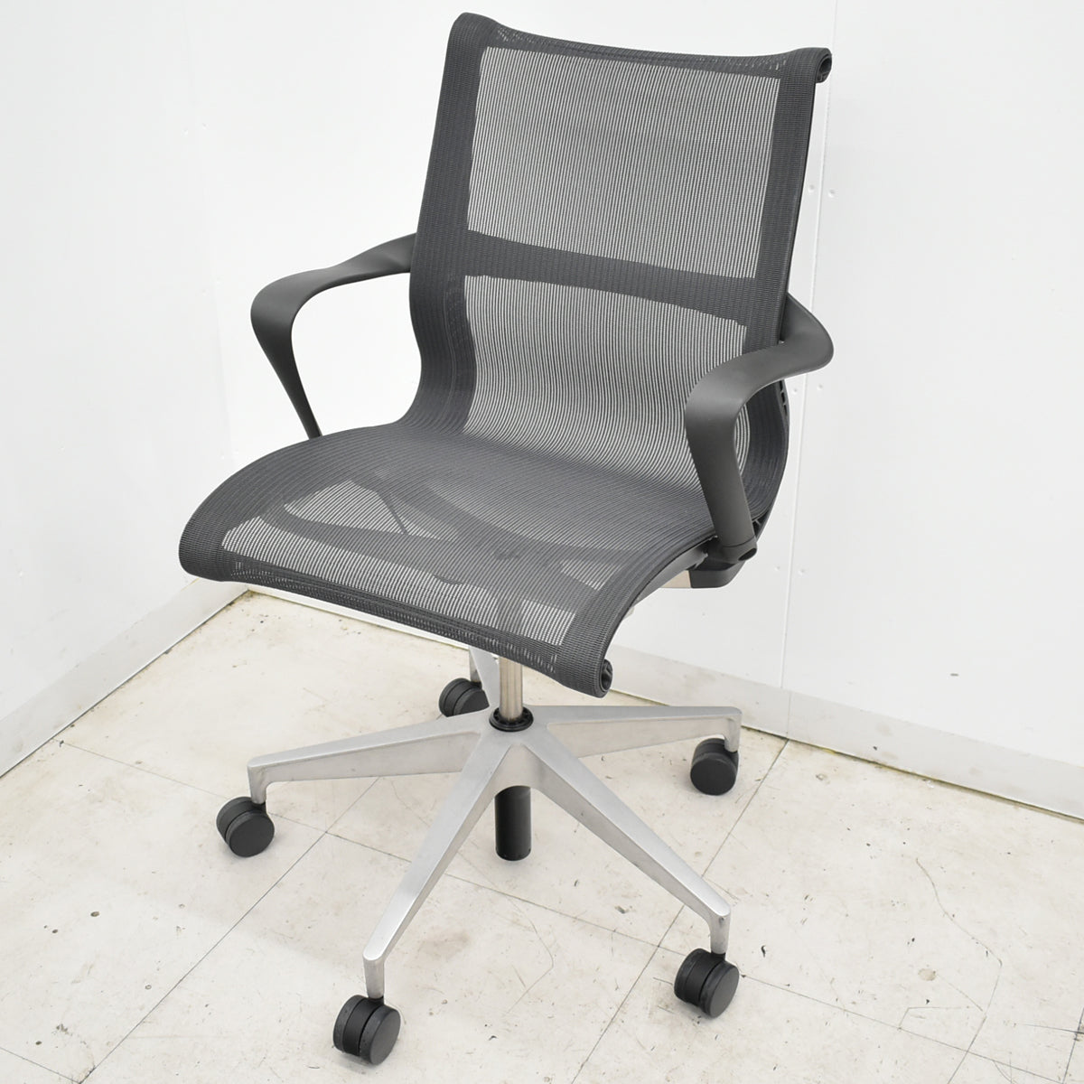 【中古】ハーマン・ミラー　セトゥチェア　マルチパーパスチェア　固定肘　2025112204【中古オフィス家具】