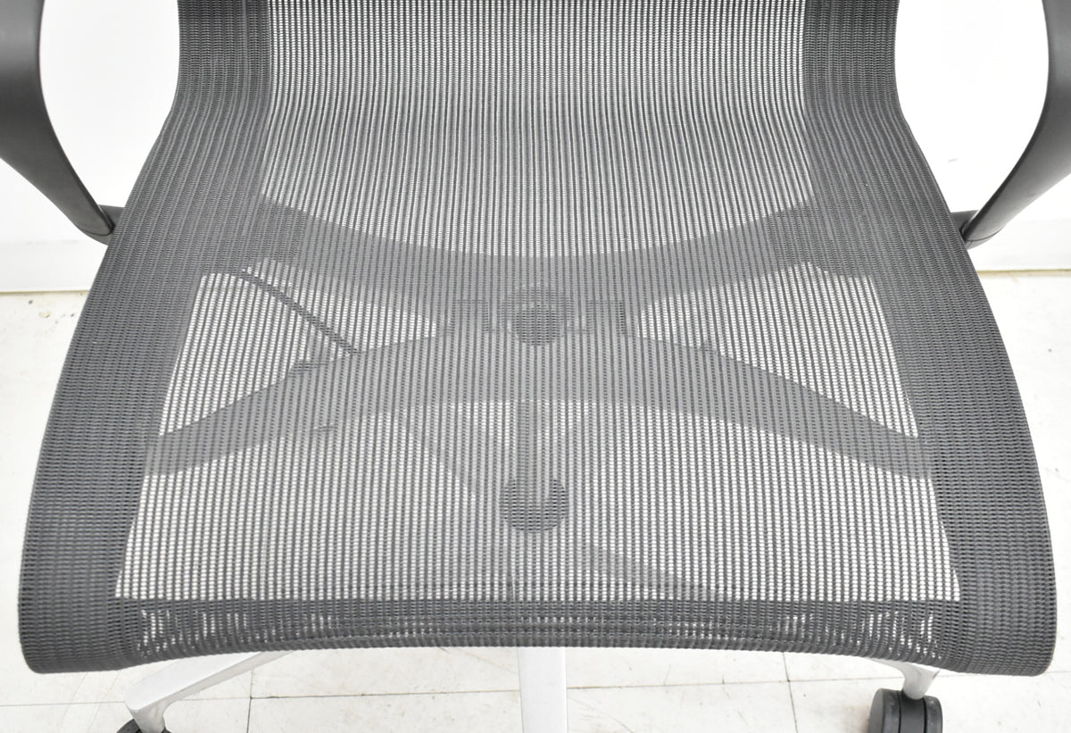 【中古】ハーマン・ミラー　セトゥチェア　マルチパーパスチェア　固定肘　2025112204【中古オフィス家具】