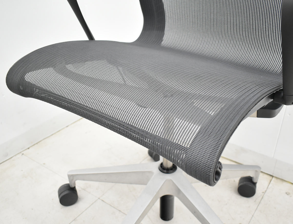 【中古】ハーマン・ミラー　セトゥチェア　マルチパーパスチェア　固定肘　2025112204【中古オフィス家具】