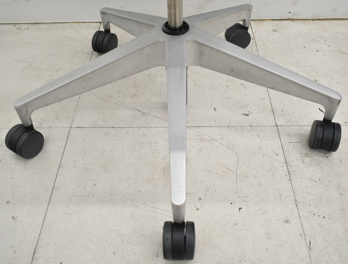 【中古】ハーマン・ミラー　セトゥチェア　マルチパーパスチェア　固定肘　2025112204【中古オフィス家具】