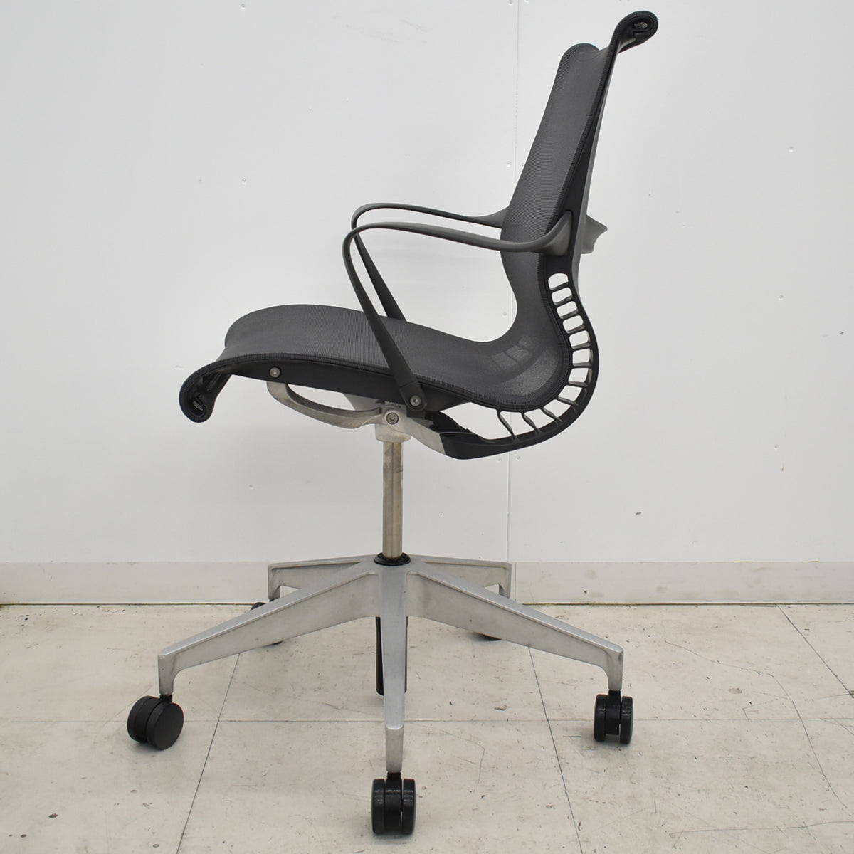 【中古】ハーマン・ミラー　セトゥチェア　マルチパーパスチェア　固定肘　2025112204【中古オフィス家具】