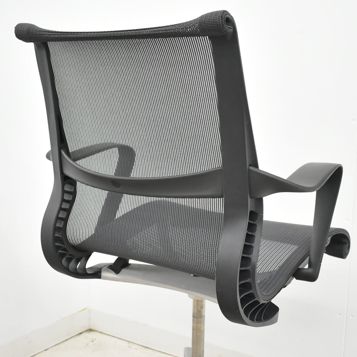 【中古】ハーマン・ミラー　セトゥチェア　マルチパーパスチェア　固定肘　2025112204【中古オフィス家具】