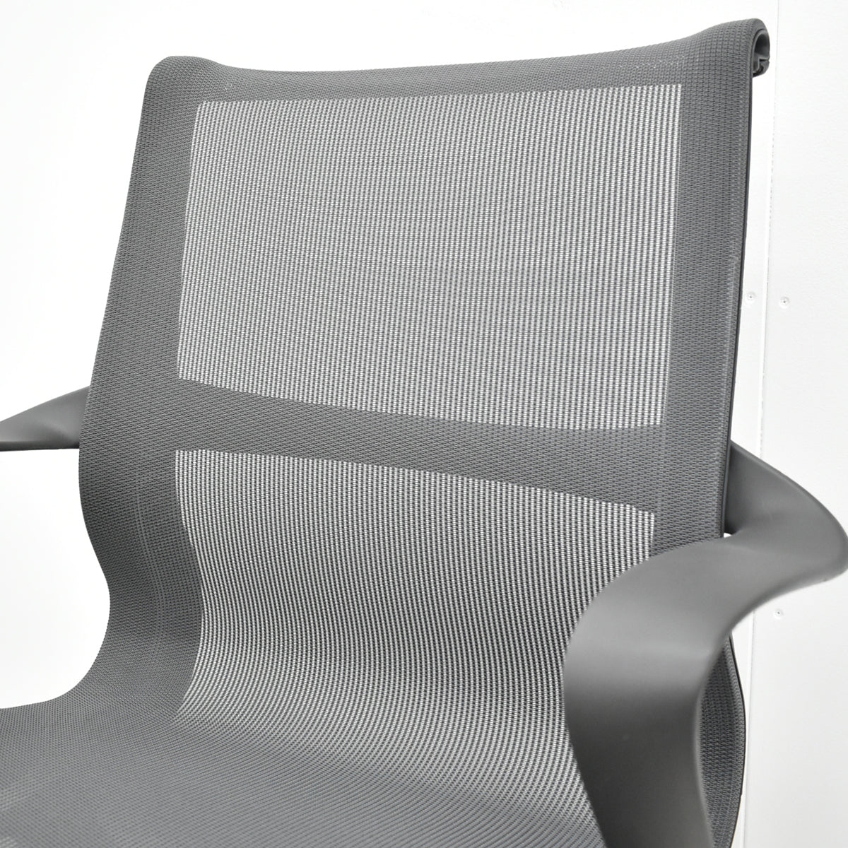 【中古】ハーマン・ミラー　セトゥチェア　マルチパーパスチェア　固定肘　2025112205【中古オフィス家具】