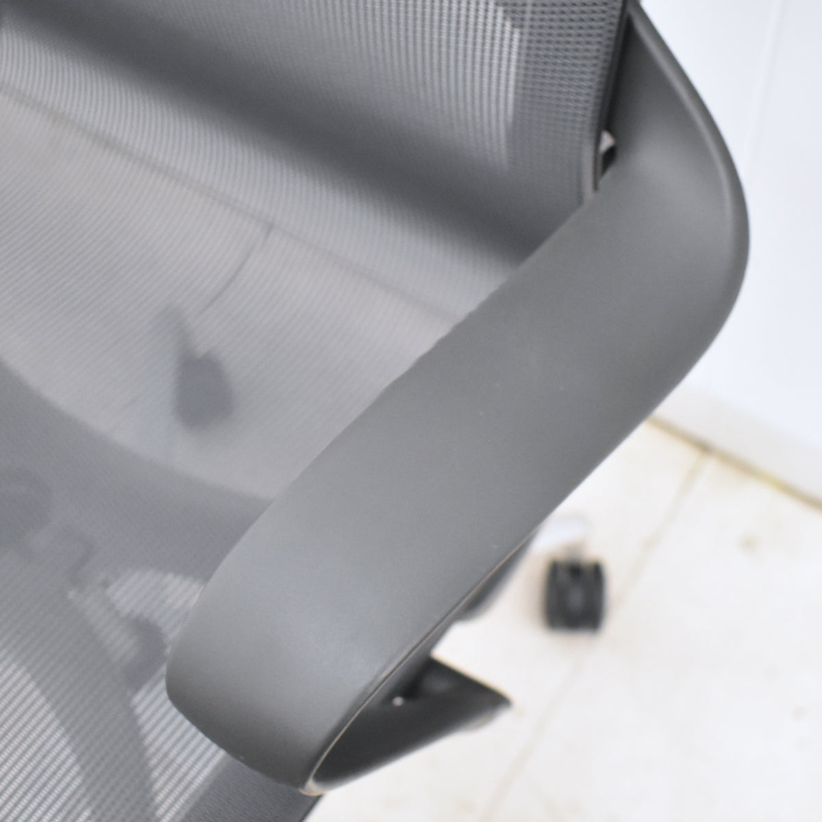 【中古】ハーマン・ミラー　セトゥチェア　マルチパーパスチェア　固定肘　2025112205【中古オフィス家具】