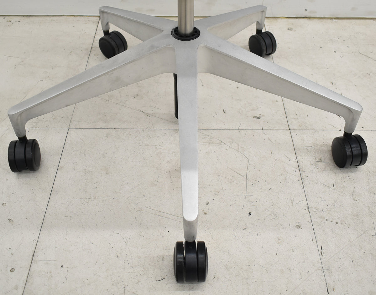 【中古】ハーマン・ミラー　セトゥチェア　マルチパーパスチェア　固定肘　2025112205【中古オフィス家具】