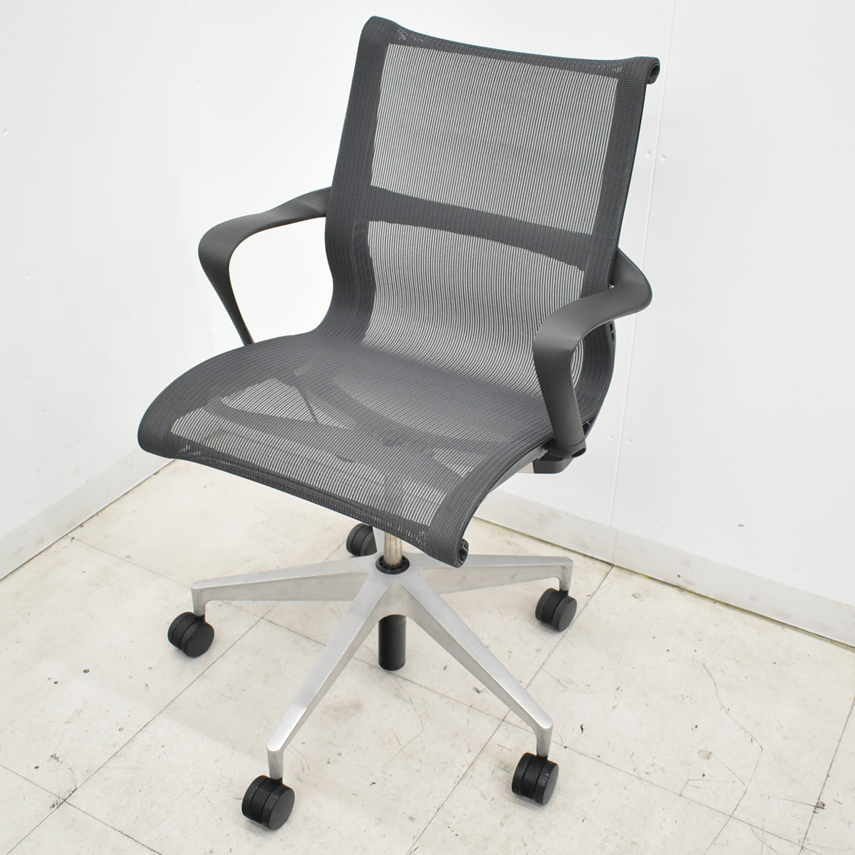 【中古】ハーマン・ミラー　セトゥチェア　マルチパーパスチェア　固定肘　2025112206【中古オフィス家具】