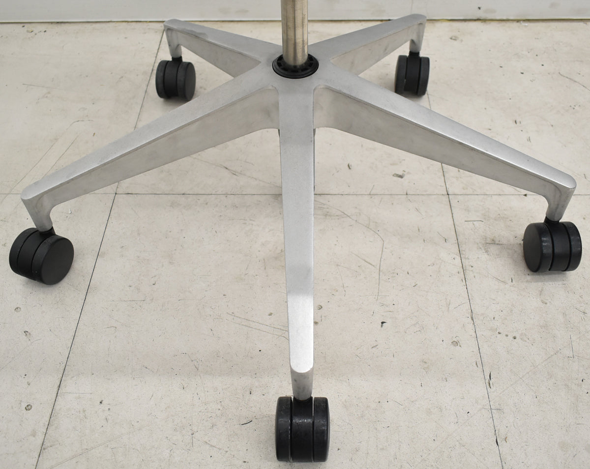 【中古】ハーマン・ミラー　セトゥチェア　マルチパーパスチェア　固定肘　2025112206【中古オフィス家具】