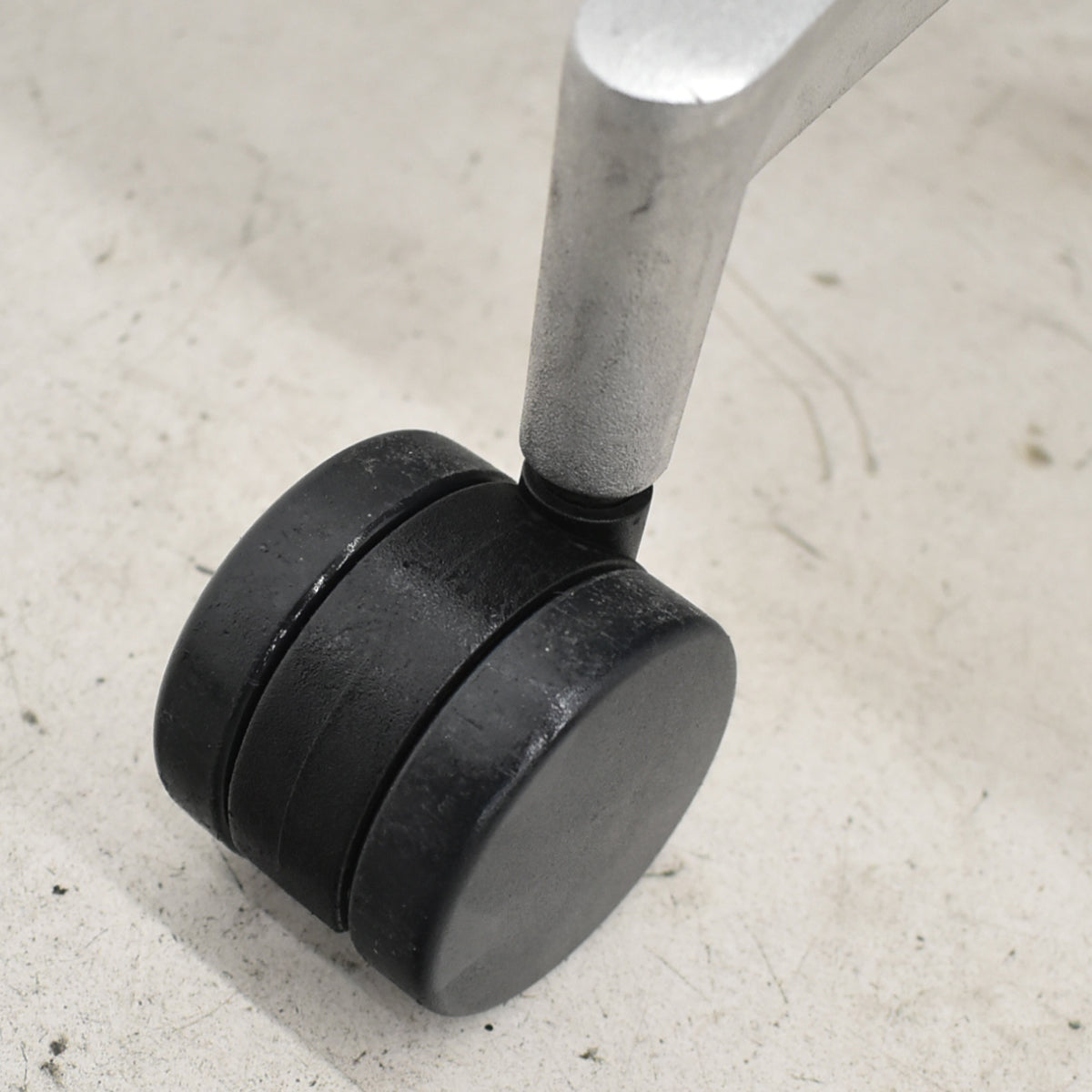 【中古】ハーマン・ミラー　セトゥチェア　マルチパーパスチェア　固定肘　2025112206【中古オフィス家具】