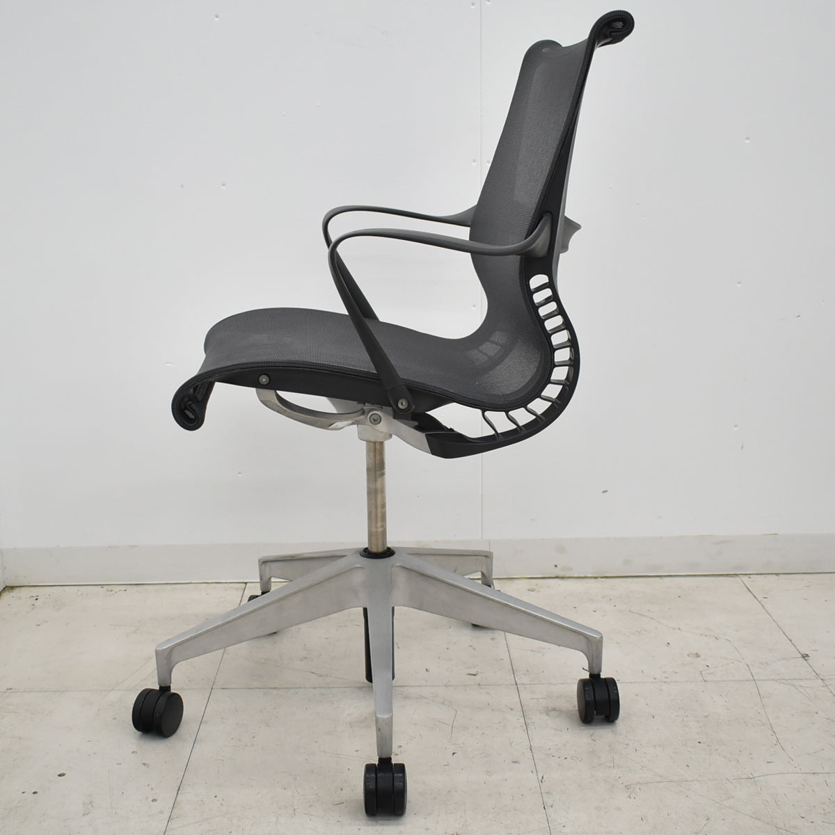 【中古】ハーマン・ミラー　セトゥチェア　マルチパーパスチェア　固定肘　2025112206【中古オフィス家具】