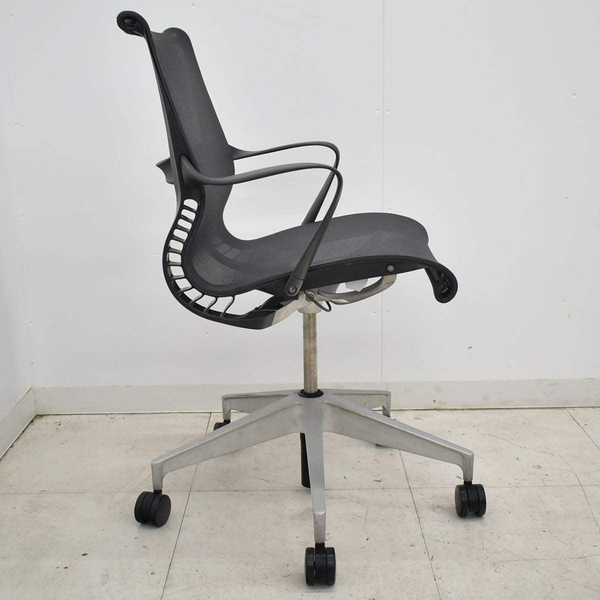 【中古】ハーマン・ミラー　セトゥチェア　マルチパーパスチェア　固定肘　2025112206【中古オフィス家具】