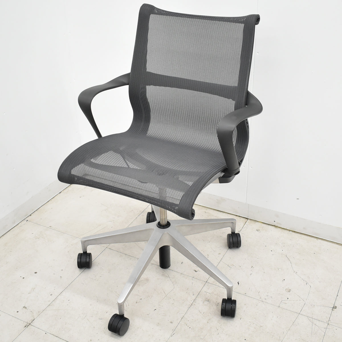 【中古】ハーマン・ミラー　セトゥチェア　マルチパーパスチェア　固定肘　2025112207【中古オフィス家具】