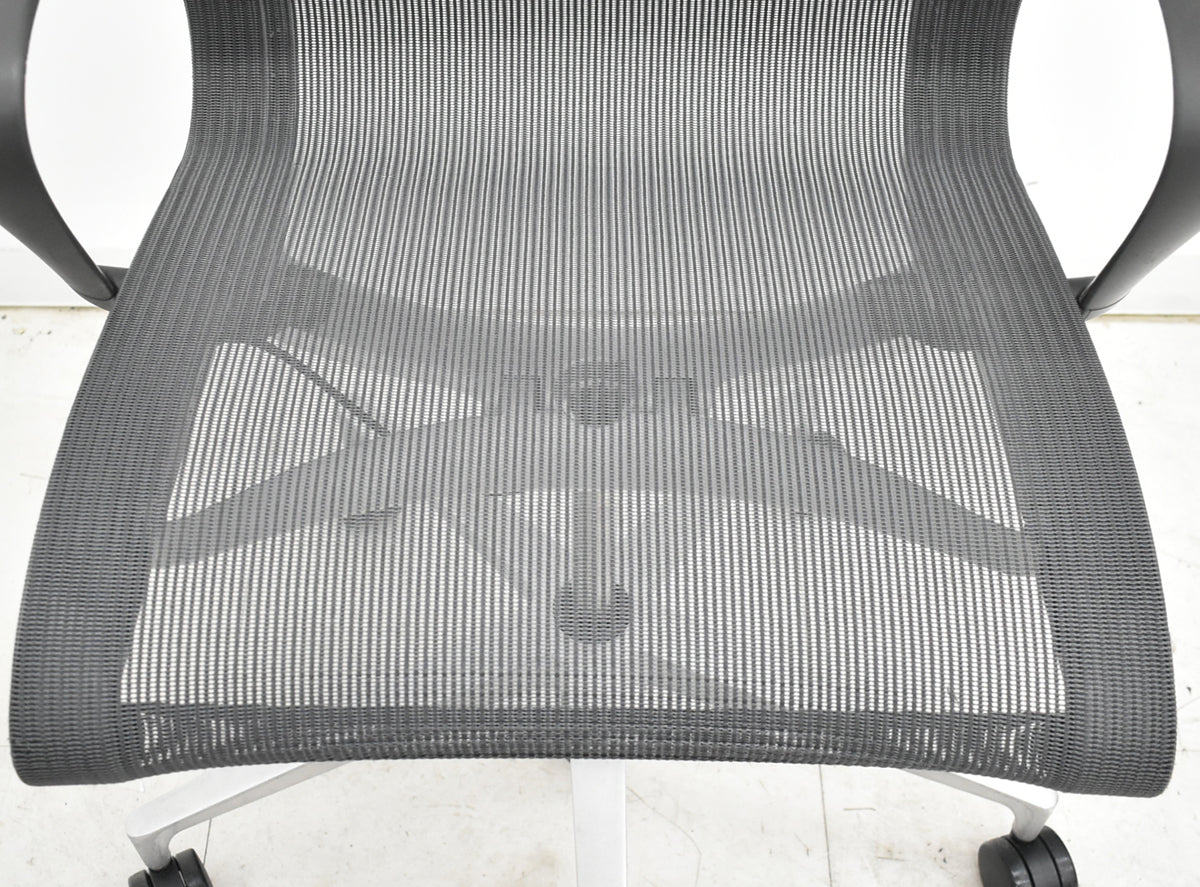 【中古】ハーマン・ミラー　セトゥチェア　マルチパーパスチェア　固定肘　2025112208【中古オフィス家具】
