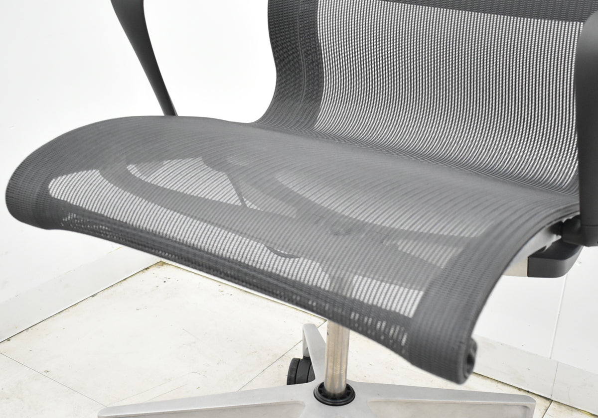 【中古】ハーマン・ミラー　セトゥチェア　マルチパーパスチェア　固定肘　2025112207【中古オフィス家具】