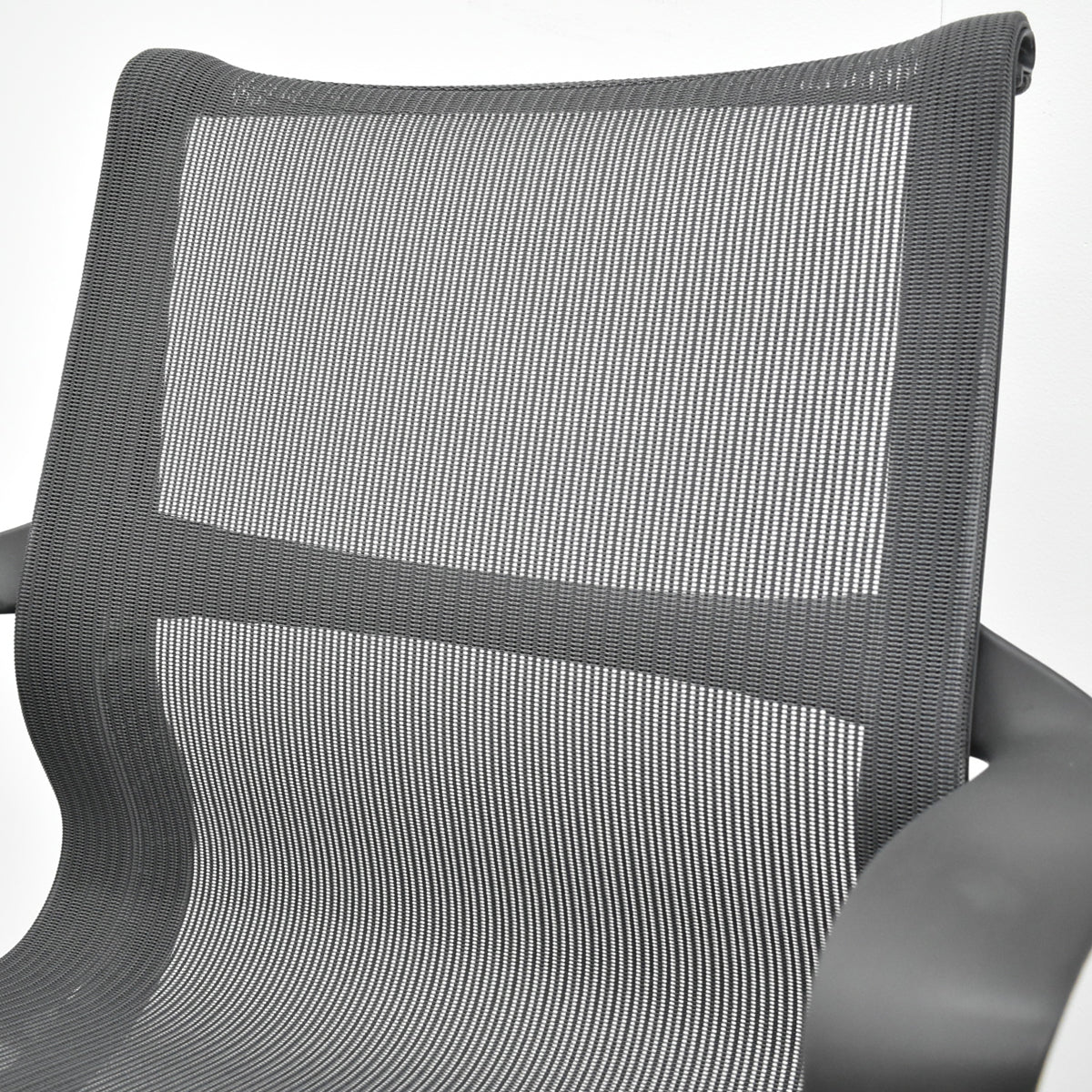 【中古】ハーマン・ミラー　セトゥチェア　マルチパーパスチェア　固定肘　2025112208【中古オフィス家具】